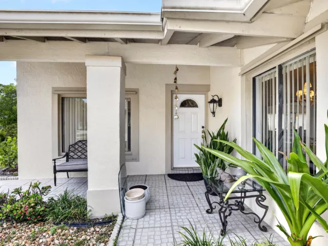 4-bedroom home for sale in Miami - 910 NE 205TH Street - MondialRealty