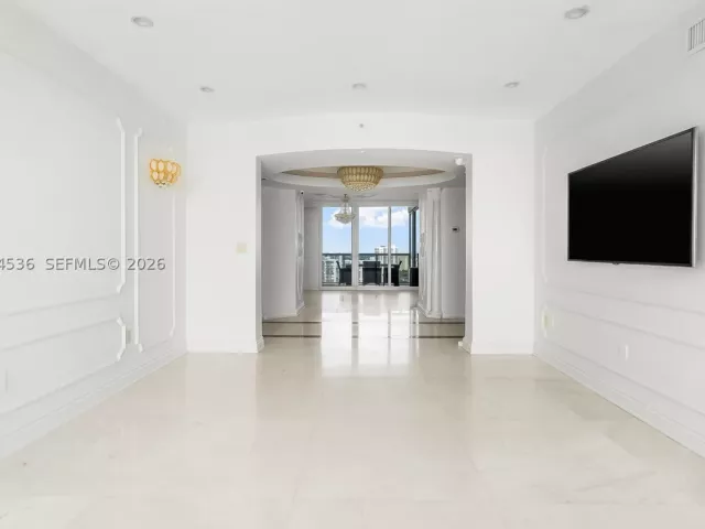 3-bedroom condo for rent in Sunny Isles Beach - 19111 Collins Ave 3406 - MondialRealty