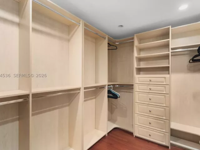 3-bedroom condo for rent in Sunny Isles Beach - 19111 Collins Ave 3406 - MondialRealty