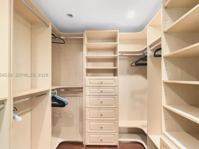 3-bedroom condo for rent in Sunny Isles Beach - 19111 Collins Ave 3406 - MondialRealty