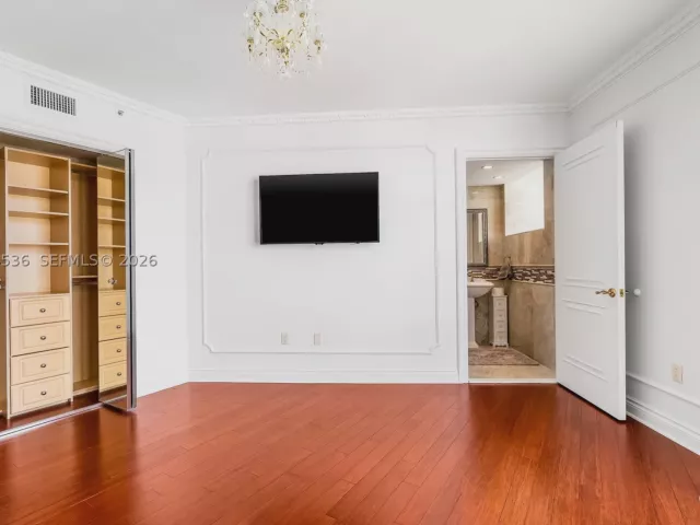 3-bedroom condo for rent in Sunny Isles Beach - 19111 Collins Ave 3406 - MondialRealty