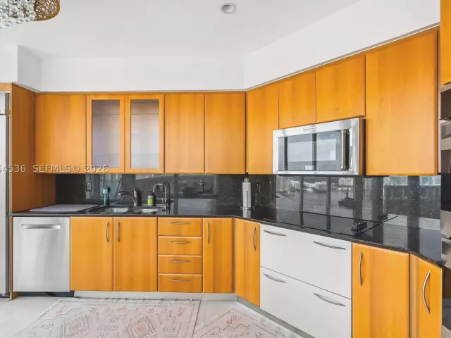 3-bedroom condo for rent in Sunny Isles Beach - 19111 Collins Ave 3406 - MondialRealty