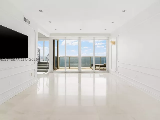 3-bedroom condo for rent in Sunny Isles Beach - 19111 Collins Ave 3406 - MondialRealty