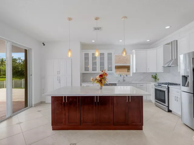 4-bedroom home for sale in Pembroke Pines - 14315 NW 16TH Court - MondialRealty