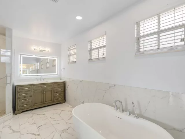 4-bedroom home for sale in Pembroke Pines - 14315 NW 16TH Court - MondialRealty