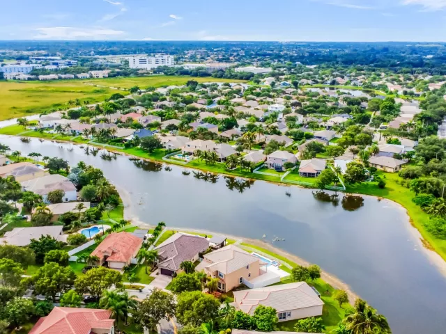 4-bedroom home for sale in Pembroke Pines - 14315 NW 16TH Court - MondialRealty