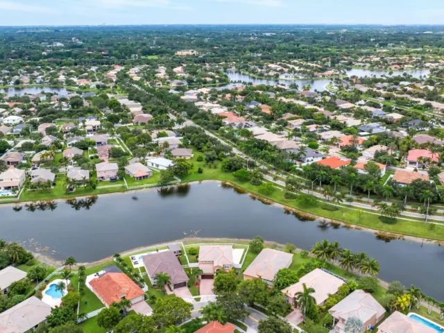 4-bedroom home for sale in Pembroke Pines - 14315 NW 16TH Court - MondialRealty