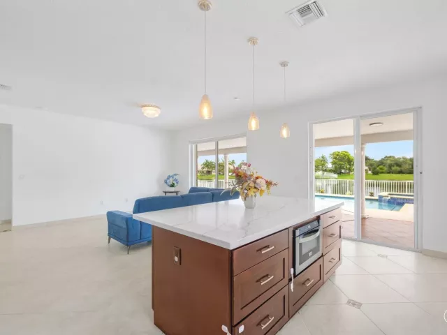 4-bedroom home for sale in Pembroke Pines - 14315 NW 16TH Court - MondialRealty