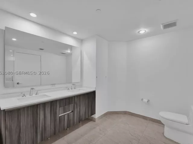 2-bedroom condo for rent in Miami - 488 NE 18th St 3900 - MondialRealty