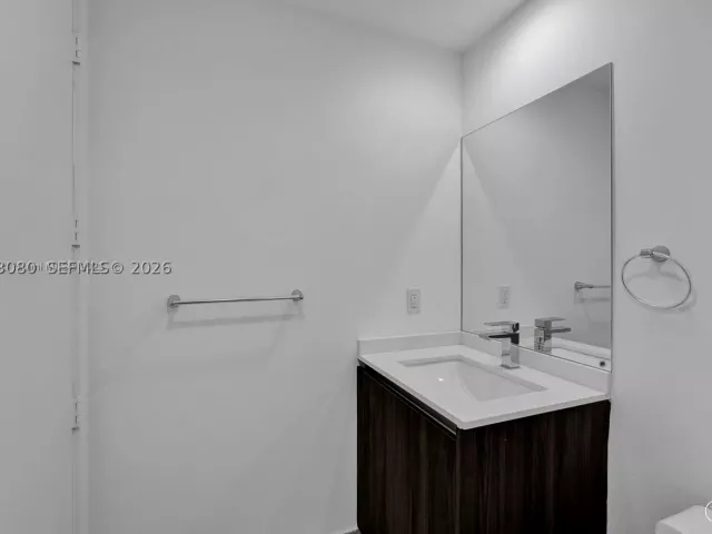 2-bedroom condo for rent in Miami - 488 NE 18th St 3900 - MondialRealty
