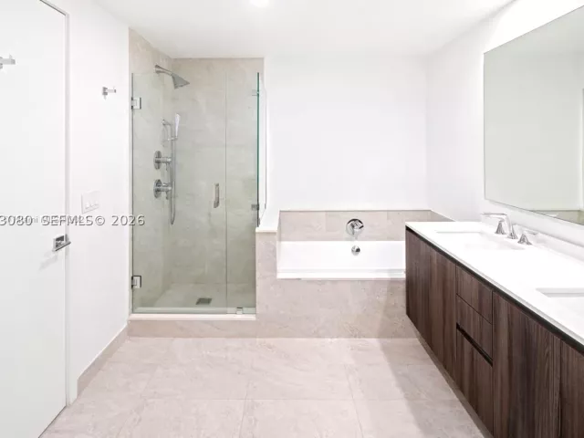 2-bedroom condo for rent in Miami - 488 NE 18th St 3900 - MondialRealty
