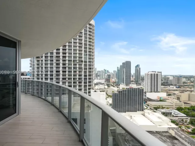 2-bedroom condo for rent in Miami - 488 NE 18th St 3900 - MondialRealty