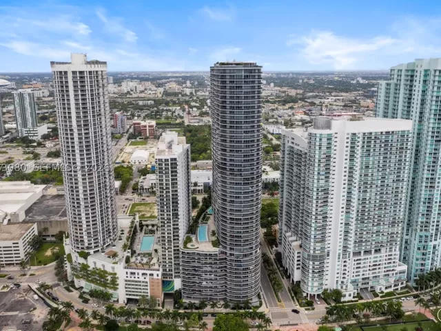 2-bedroom condo for rent in Miami - 488 NE 18th St 3900 - MondialRealty