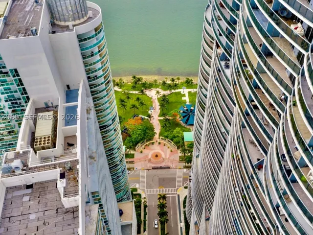 2-bedroom condo for rent in Miami - 488 NE 18th St 3900 - MondialRealty