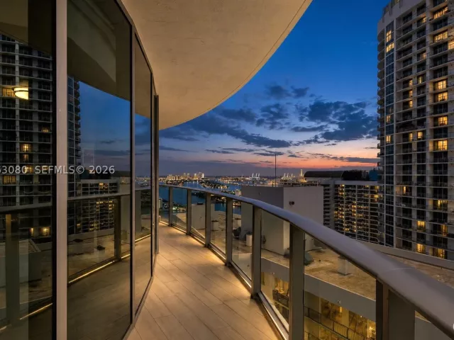 2-bedroom condo for rent in Miami - 488 NE 18th St 3900 - MondialRealty