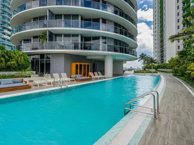 2-bedroom condo for rent in Miami - 488 NE 18th St 3900 - MondialRealty