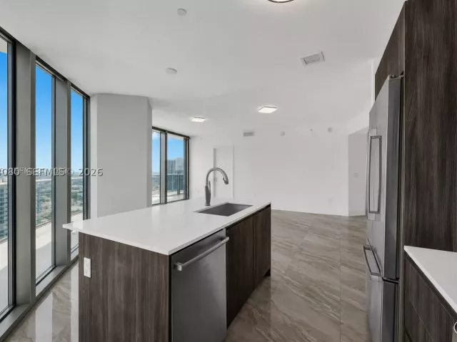 2-bedroom condo for rent in Miami - 488 NE 18th St 3900 - MondialRealty
