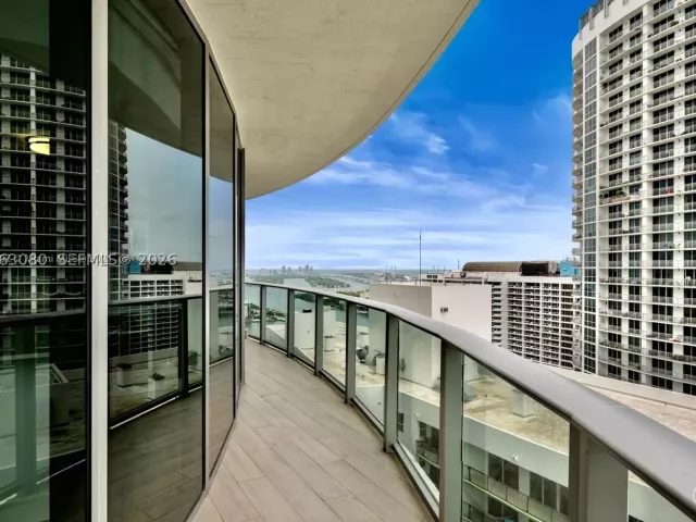 2-bedroom condo for rent in Miami - 488 NE 18th St 3900 - MondialRealty