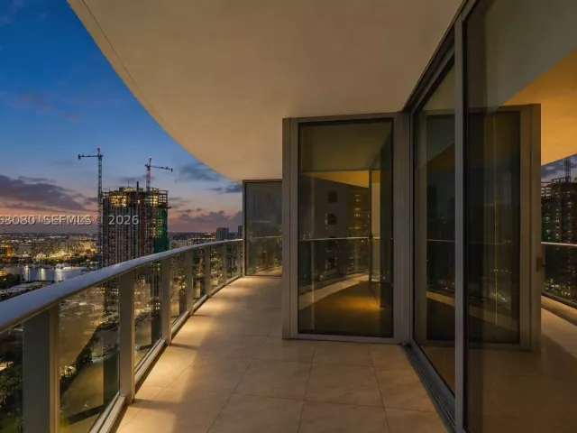2-bedroom condo for rent in Miami - 488 NE 18th St 3900 - MondialRealty