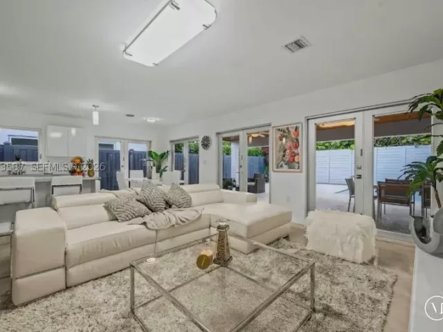 4-bedroom home for sale in Miami - 3427 Frow Ave - MondialRealty