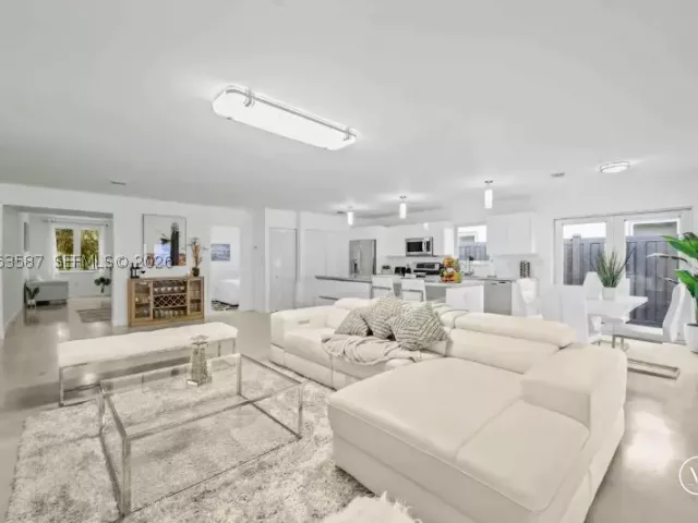 4-bedroom home for sale in Miami - 3427 Frow Ave - MondialRealty