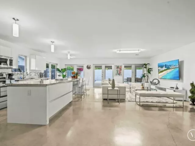 4-bedroom home for sale in Miami - 3427 Frow Ave - MondialRealty