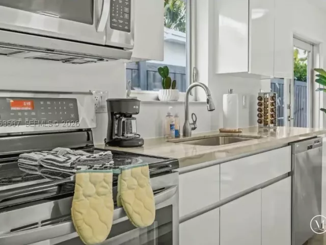 4-bedroom home for sale in Miami - 3427 Frow Ave - MondialRealty