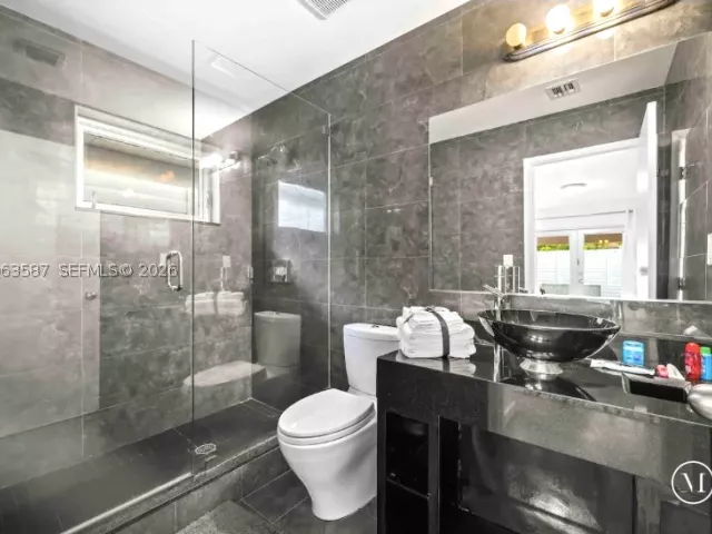 4-bedroom home for sale in Miami - 3427 Frow Ave - MondialRealty
