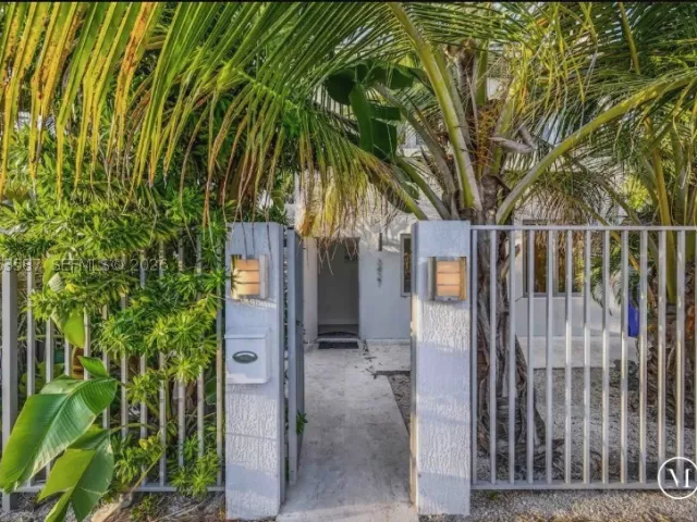 4-bedroom home for sale in Miami - 3427 Frow Ave - MondialRealty