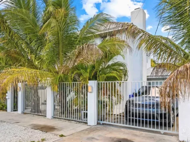 4-bedroom home for sale in Miami - 3427 Frow Ave - MondialRealty