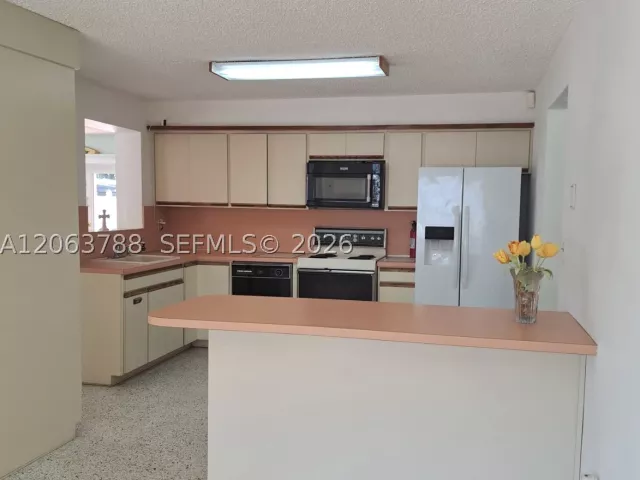 3-bedroom home for sale in Miami - 3062 SW 14th St - MondialRealty