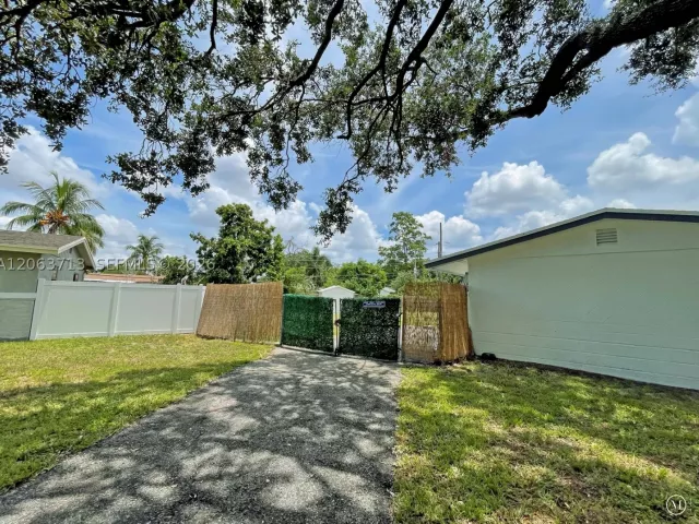 3-bedroom home for sale in Fort Lauderdale - 1606 NW 12th Ave - MondialRealty