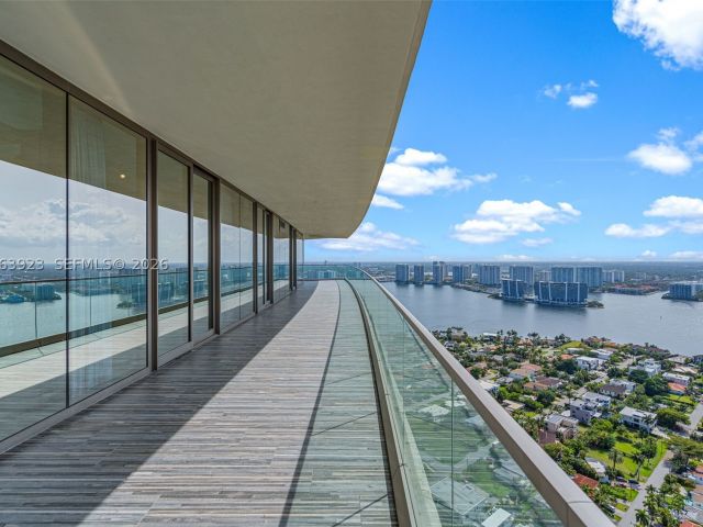 2-bedroom condo for sale in Sunny Isles Beach - 18975 Collins Ave 3605 - MondialRealty