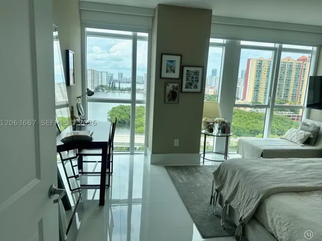 3-bedroom condo for sale in Sunny Isles Beach - 400 Sunny Isles Blvd 1401 - MondialRealty