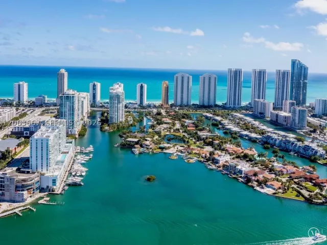 3-bedroom condo for sale in Sunny Isles Beach - 400 Sunny Isles Blvd 1401 - MondialRealty