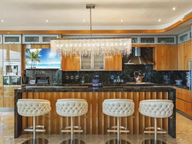 3-bedroom condo for sale in Sunny Isles Beach - 16047 Collins Ave 603 - MondialRealty
