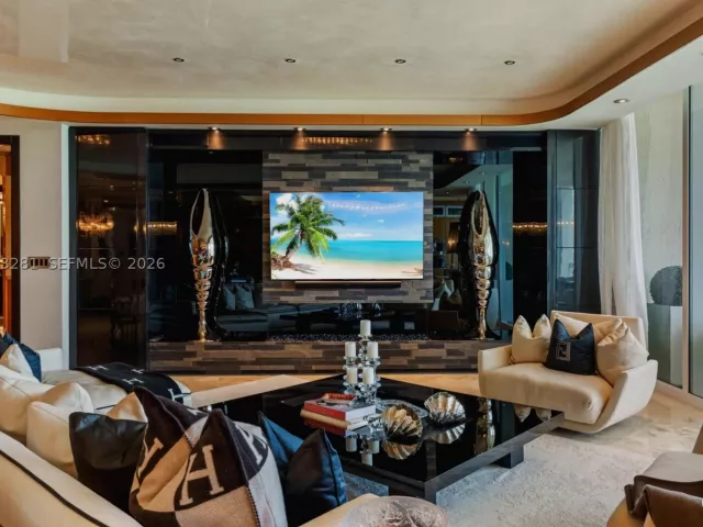 3-bedroom condo for sale in Sunny Isles Beach - 16047 Collins Ave 603 - MondialRealty