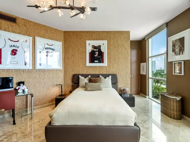 3-bedroom condo for sale in Sunny Isles Beach - 16047 Collins Ave 603 - MondialRealty