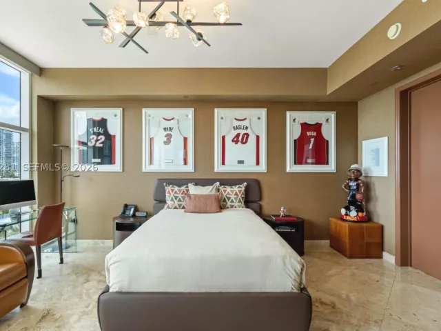 3-bedroom condo for sale in Sunny Isles Beach - 16047 Collins Ave 603 - MondialRealty