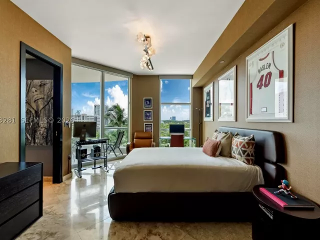 3-bedroom condo for sale in Sunny Isles Beach - 16047 Collins Ave 603 - MondialRealty