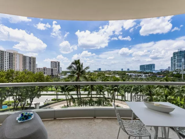 3-bedroom condo for sale in Sunny Isles Beach - 16047 Collins Ave 603 - MondialRealty