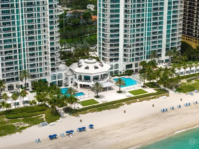 3-bedroom condo for sale in Sunny Isles Beach - 16047 Collins Ave 603 - MondialRealty
