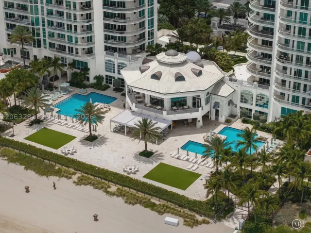 3-bedroom condo for sale in Sunny Isles Beach - 16047 Collins Ave 603 - MondialRealty