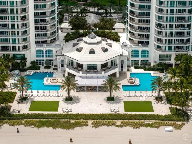 3-bedroom condo for sale in Sunny Isles Beach - 16047 Collins Ave 603 - MondialRealty