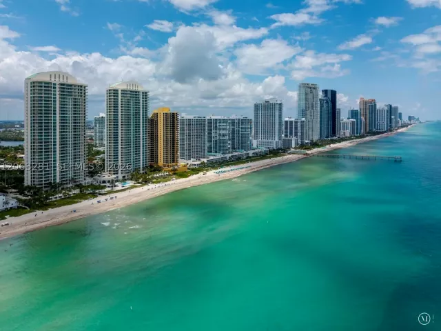 3-bedroom condo for sale in Sunny Isles Beach - 16047 Collins Ave 603 - MondialRealty
