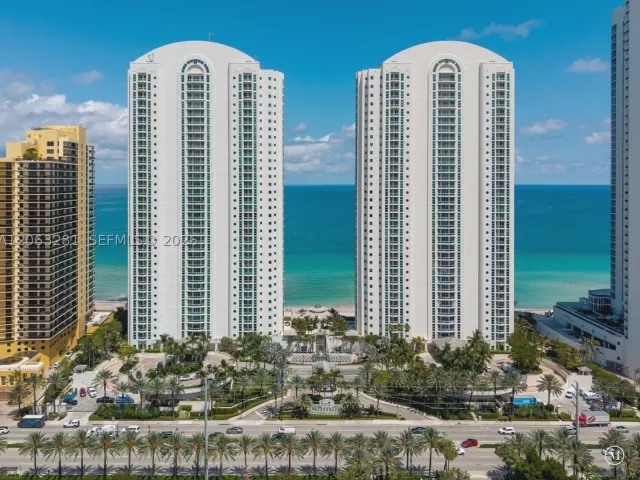 3-bedroom condo for sale in Sunny Isles Beach - 16047 Collins Ave 603 - MondialRealty