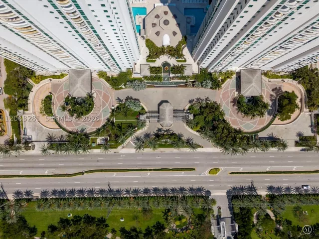 3-bedroom condo for sale in Sunny Isles Beach - 16047 Collins Ave 603 - MondialRealty