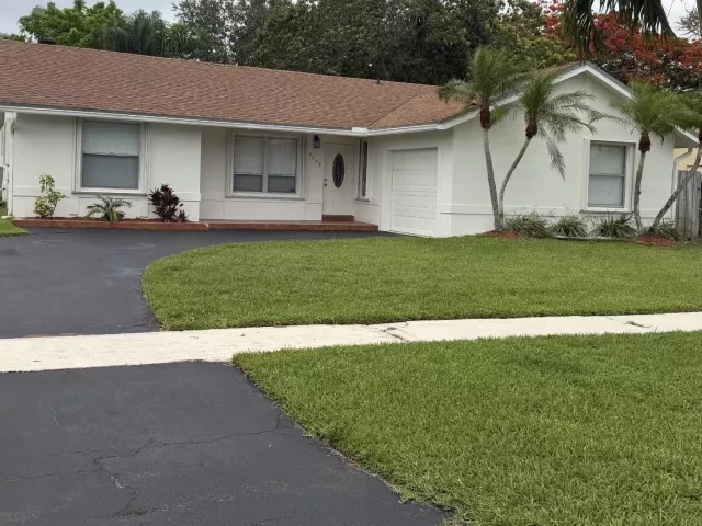 3-bedroom home for rent in Boca Raton - 9209 Southampton Place - MondialRealty