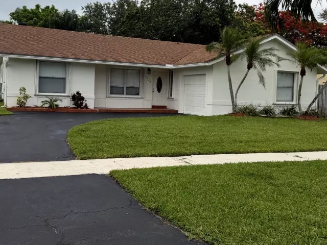 3-bedroom home for rent in Boca Raton - 9209 Southampton Place - MondialRealty