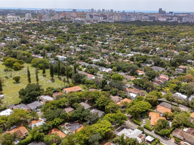 3-bedroom home for sale in Coral Gables - 831 Cortez St - MondialRealty